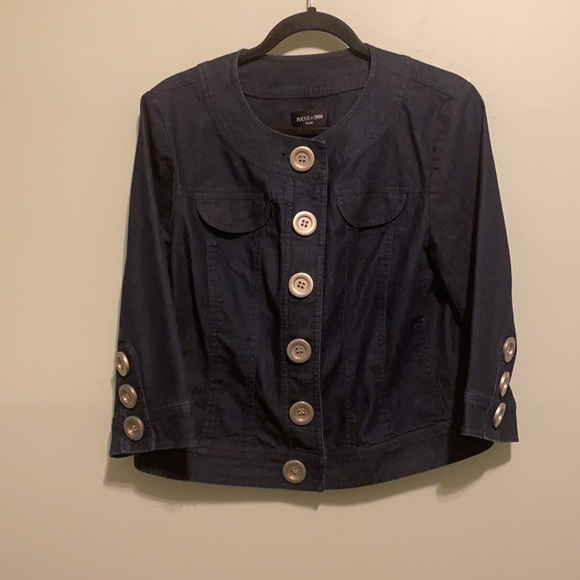 Focus > 2000 Denim Shacket with extra large Buttons - Picture 9 of 9